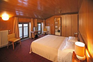 Double or Twin Room with Mountain View