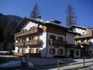 One-Bedroom Apartment with Balcony