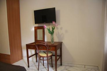 Deluxe Room (2 Adults + 1 Child)