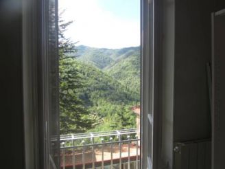 Apartment with Mountain View