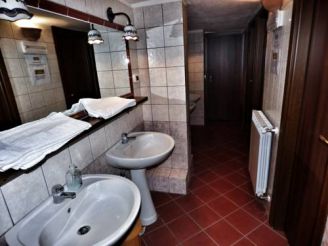 Room For 10 Adults with Private Bathroom