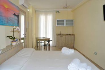 Deluxe Double or Twin Room with Kitchenette