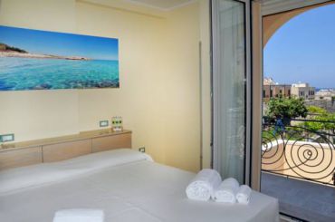 Deluxe Double or Twin Room with Sea View and Kitchenette