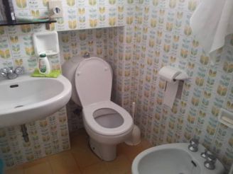 Трехместный номер с общей ванной комнатой