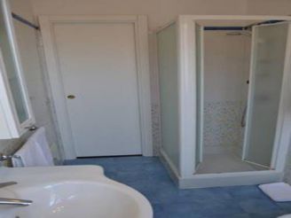 Двухместный номер с 1 кроватью и собственной внешней ванной комнатой